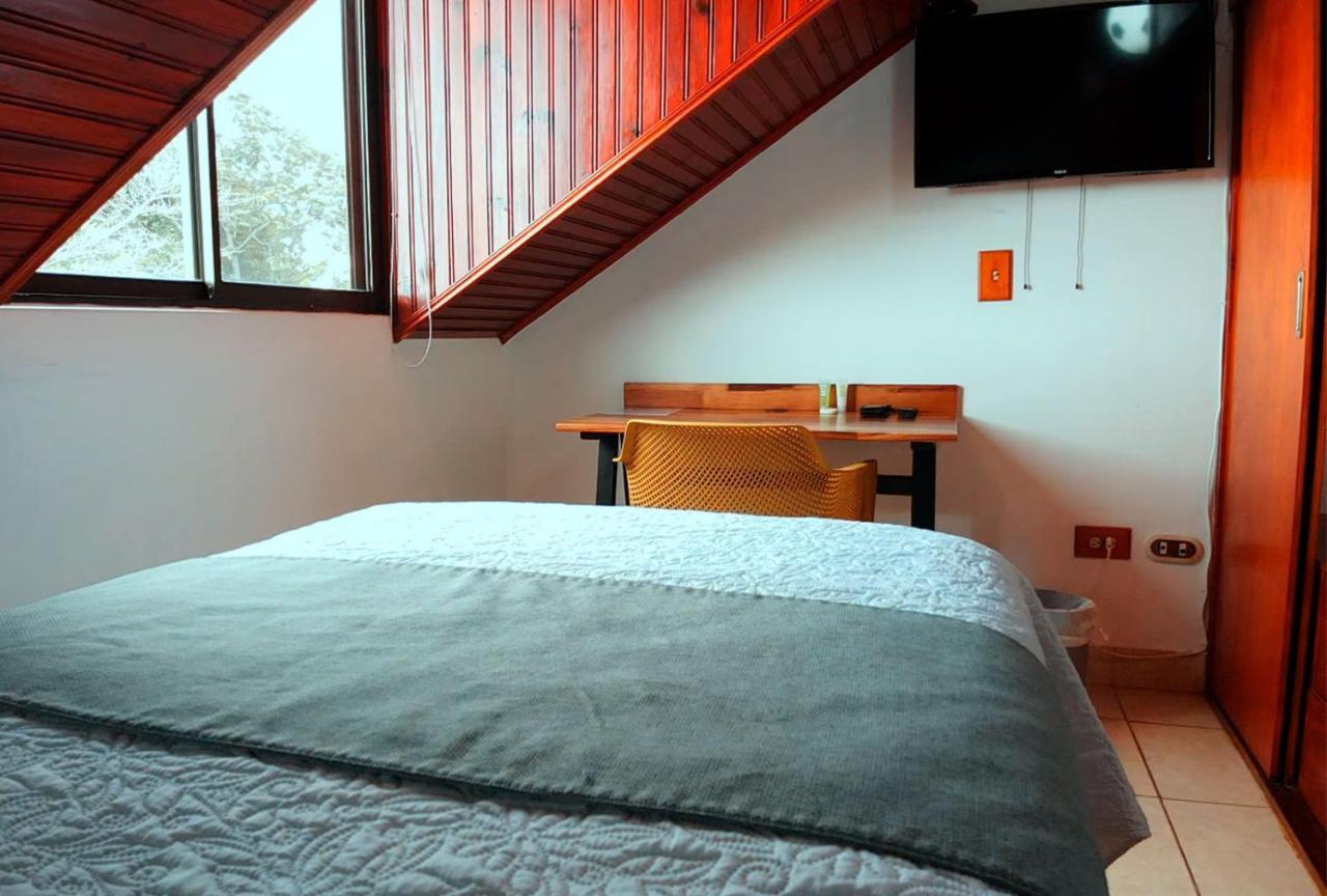 Trebol Amarillo Bed & Breakfast Escazú Exteriör bild