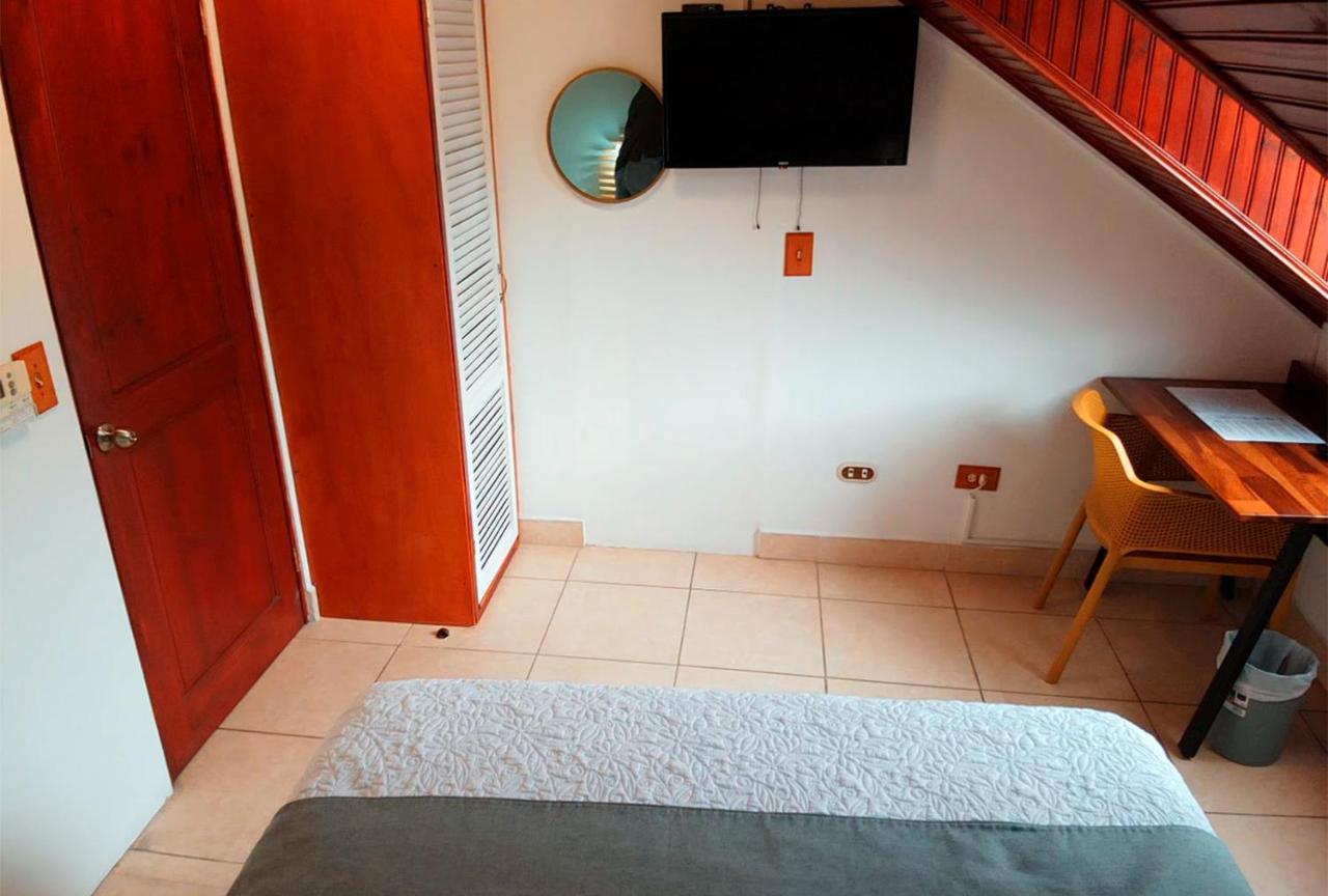 Trebol Amarillo Bed & Breakfast Escazú Exteriör bild